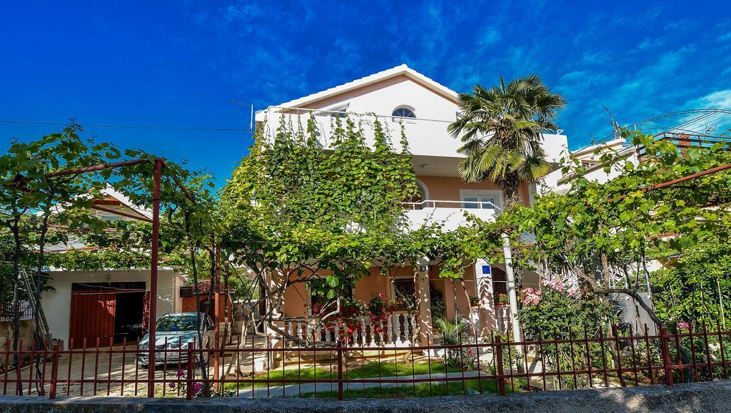 Apartments Mate Turanj Exterior foto