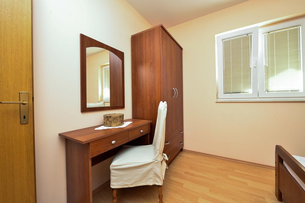 Apartments Mate Turanj Exterior foto
