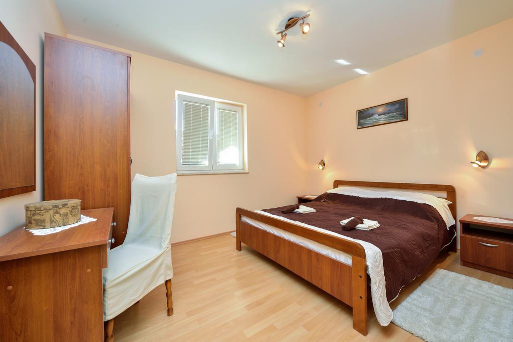 Apartments Mate Turanj Exterior foto