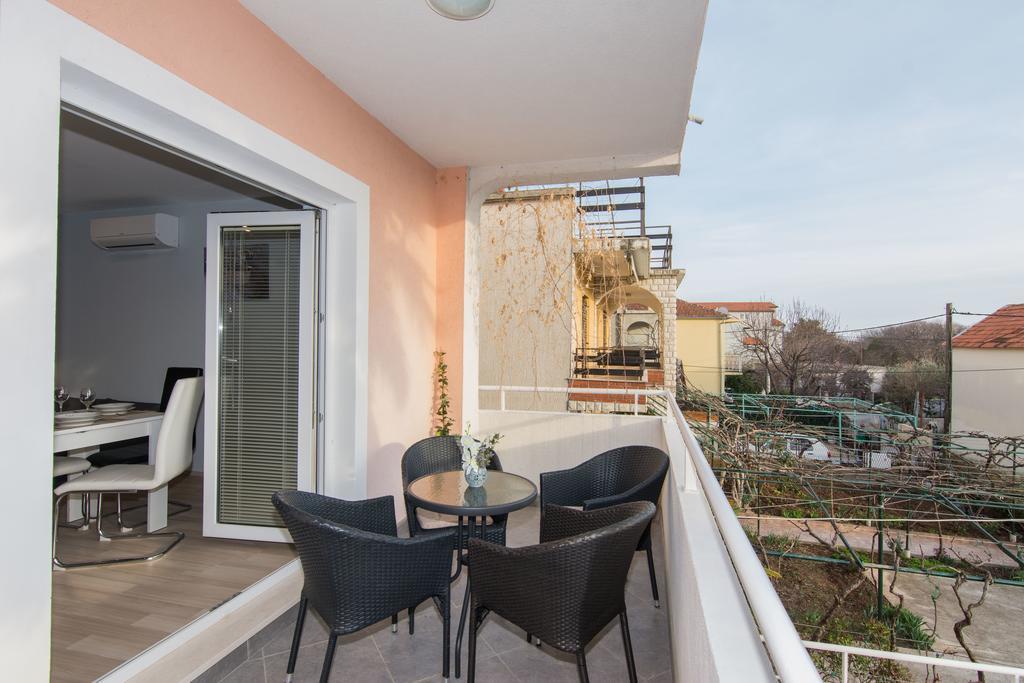 Apartments Mate Turanj Exterior foto